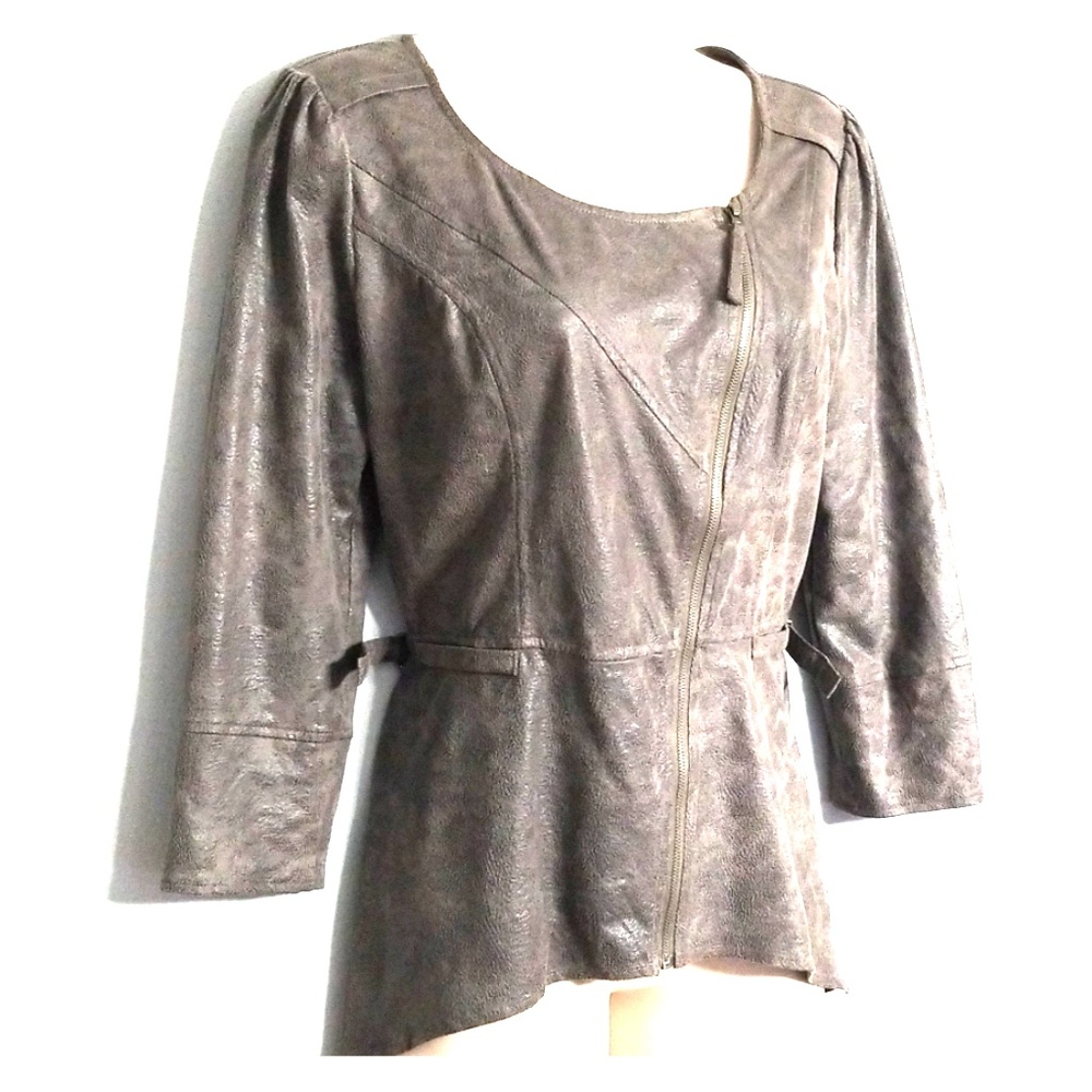 Miilla Zip Front Top